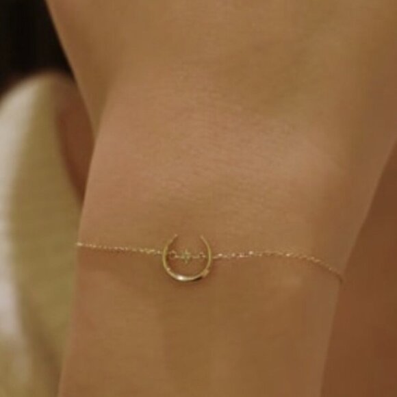 Dainty Moon Bracelet - Picture 1 of 2